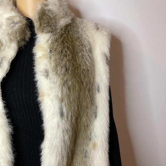 Vintage faux fur cream tan gray zipper mock collared vest with pockets! - Picture 4 of 14